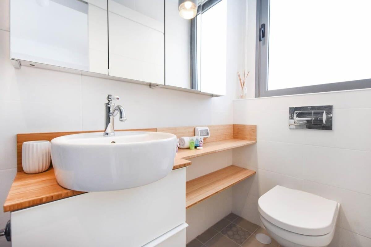 Colorful Shenkin 3-br By Holyguest * Tel Aviv