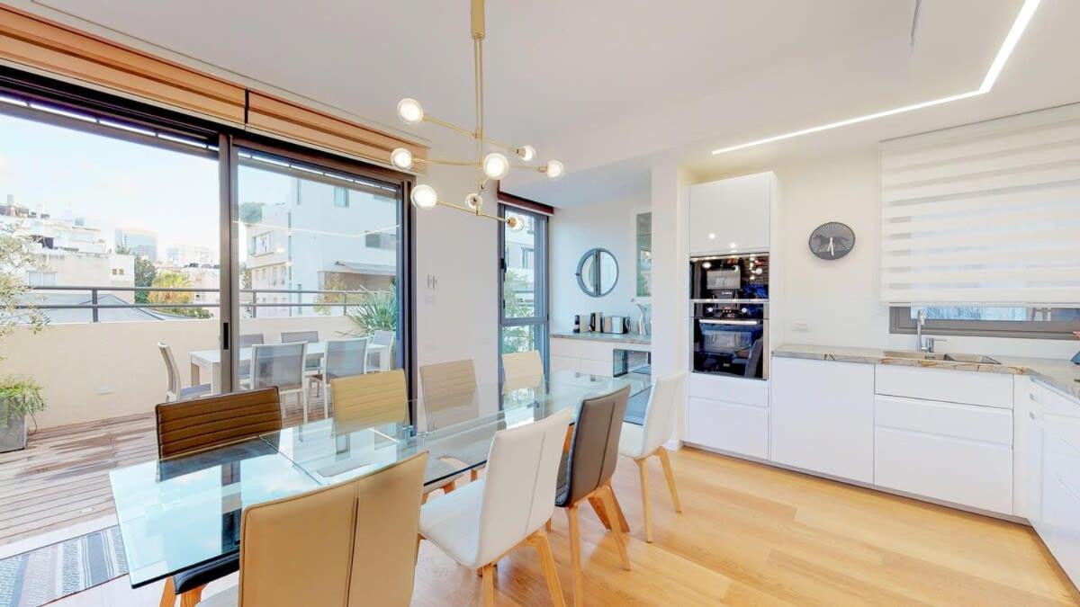 Căn hộ Colorful Shenkin 3-br By Holyguest
