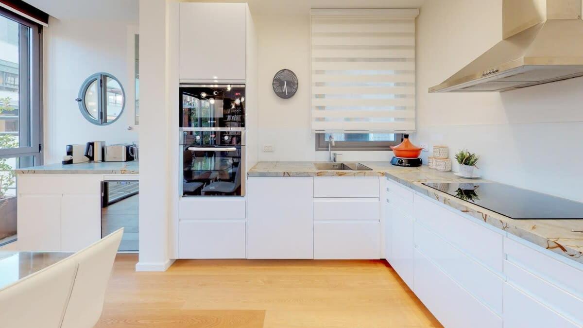 Căn hộ Colorful Shenkin 3-br By Holyguest *
